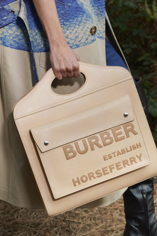 Главные аксессуары из коллекции Burberry весна-лето 2021 - «Новости ЦУМ»